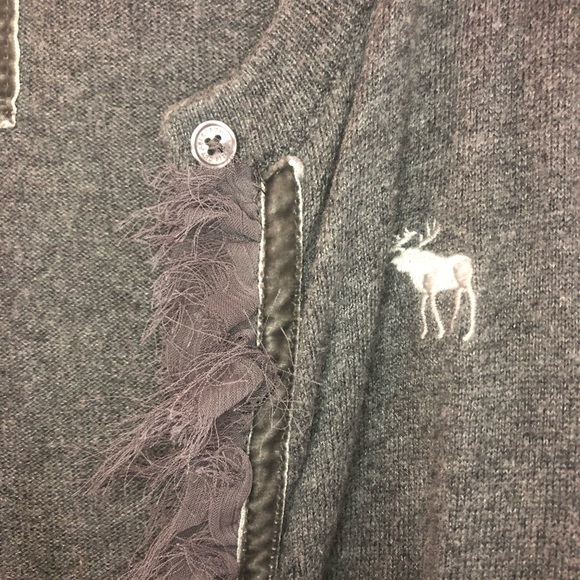 Abercrombie Gray Sweater 🌚 - Picture 4 of 4
